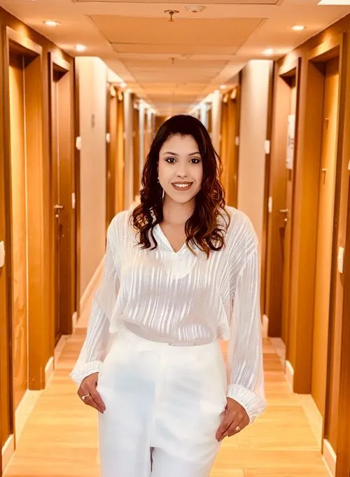 Emanuelle Mendes no consultório